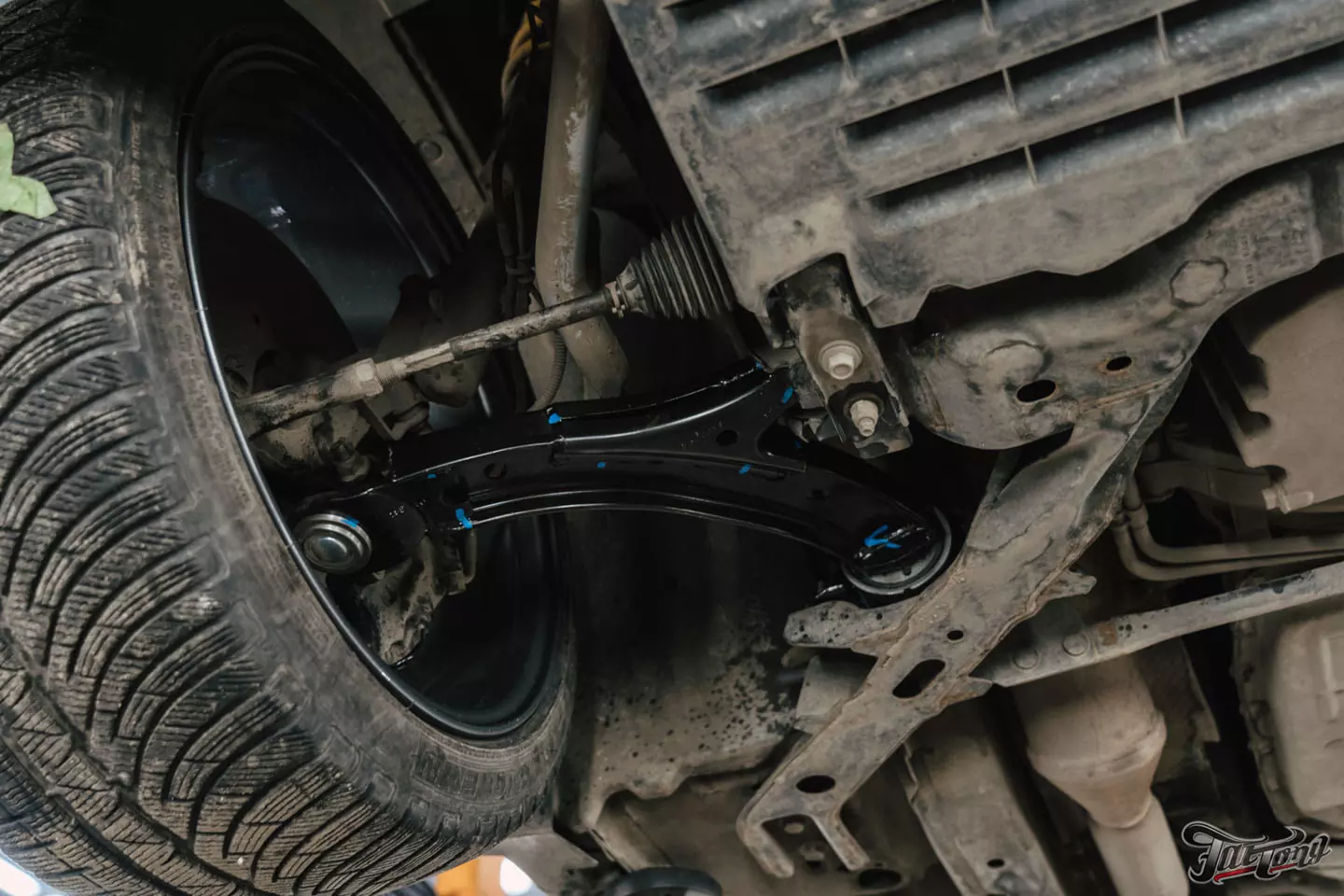 Техническое обслуживание Ford Mustang, установка усиленной тормозной системы, окрас и керамика дисков